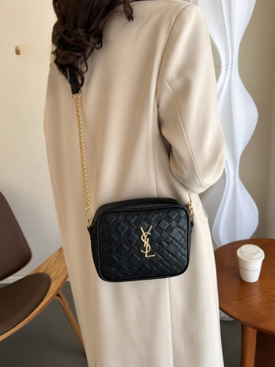 The Manhattan Sling Bag