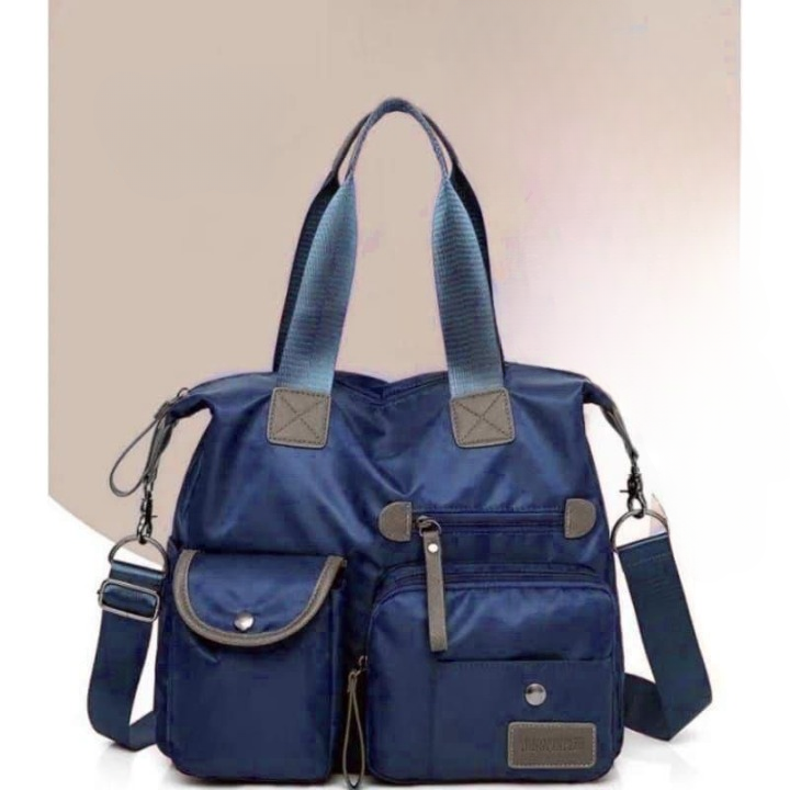 The Everest Multi-Pocket Shoulder Bag
